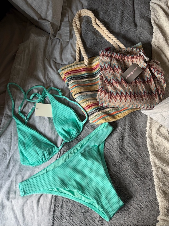 Monday Swimwear Other - monday swimwear bikini set size V and 2 free gifts